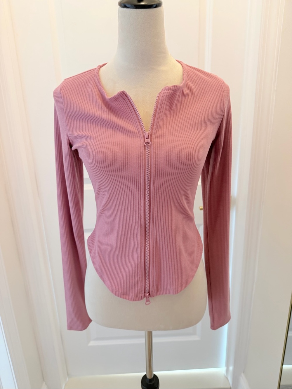 ALO SEAMLESS RIBBED JACKET MEDIUM PINK NWOT - Picture 7 of 9